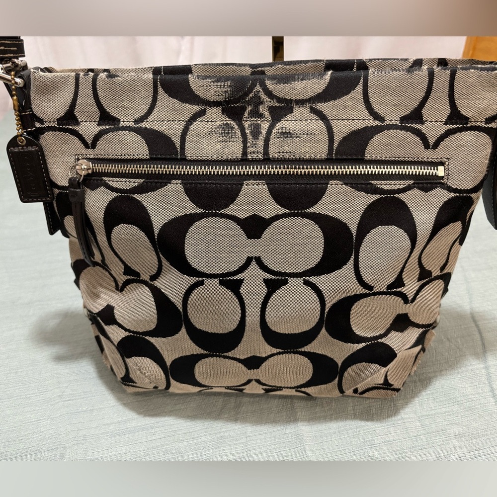 Coach F15067 Black and Gray Shoulder Bag Very Clean Inside - Picture 2 of 16